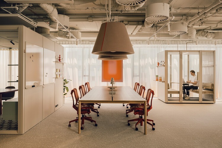 Modular adaptable office design with re-zonable zones for hybrid working.